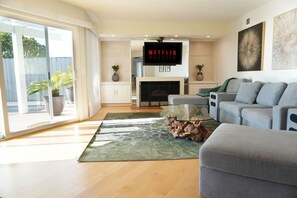 Lobby - Luxury Sunset View • Deck Spa Firepit • Sleeps 18 (San Diego)