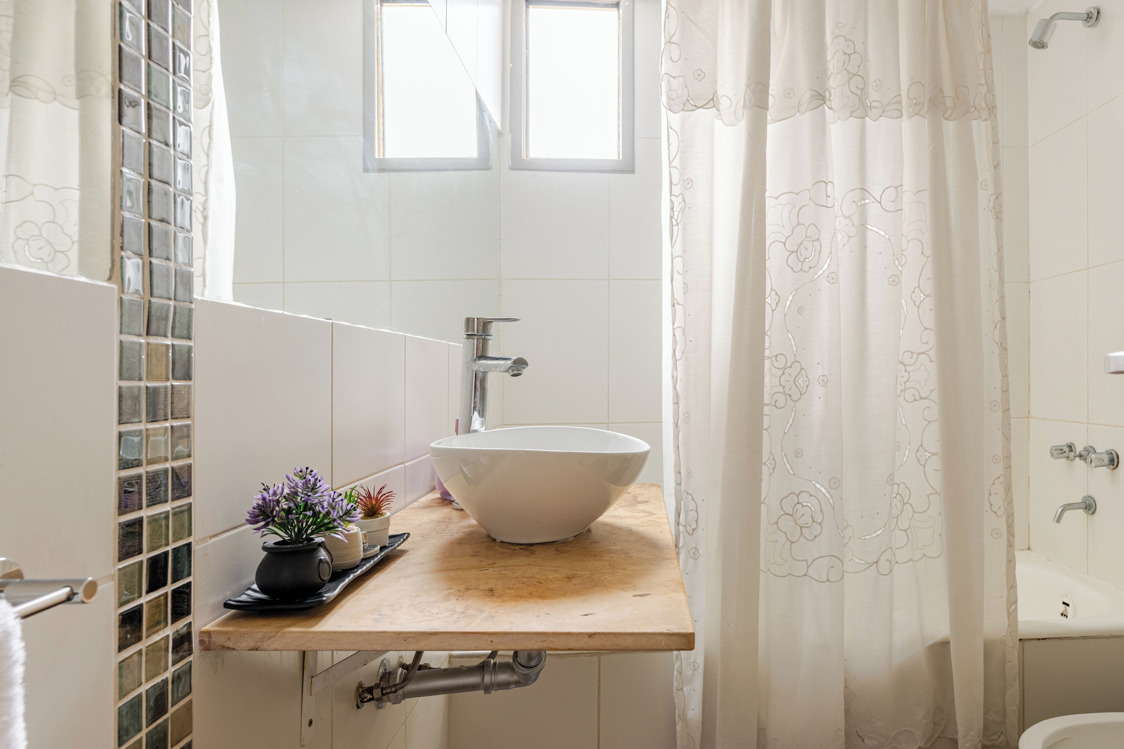 Bidet, toallas, jabón, shampoo