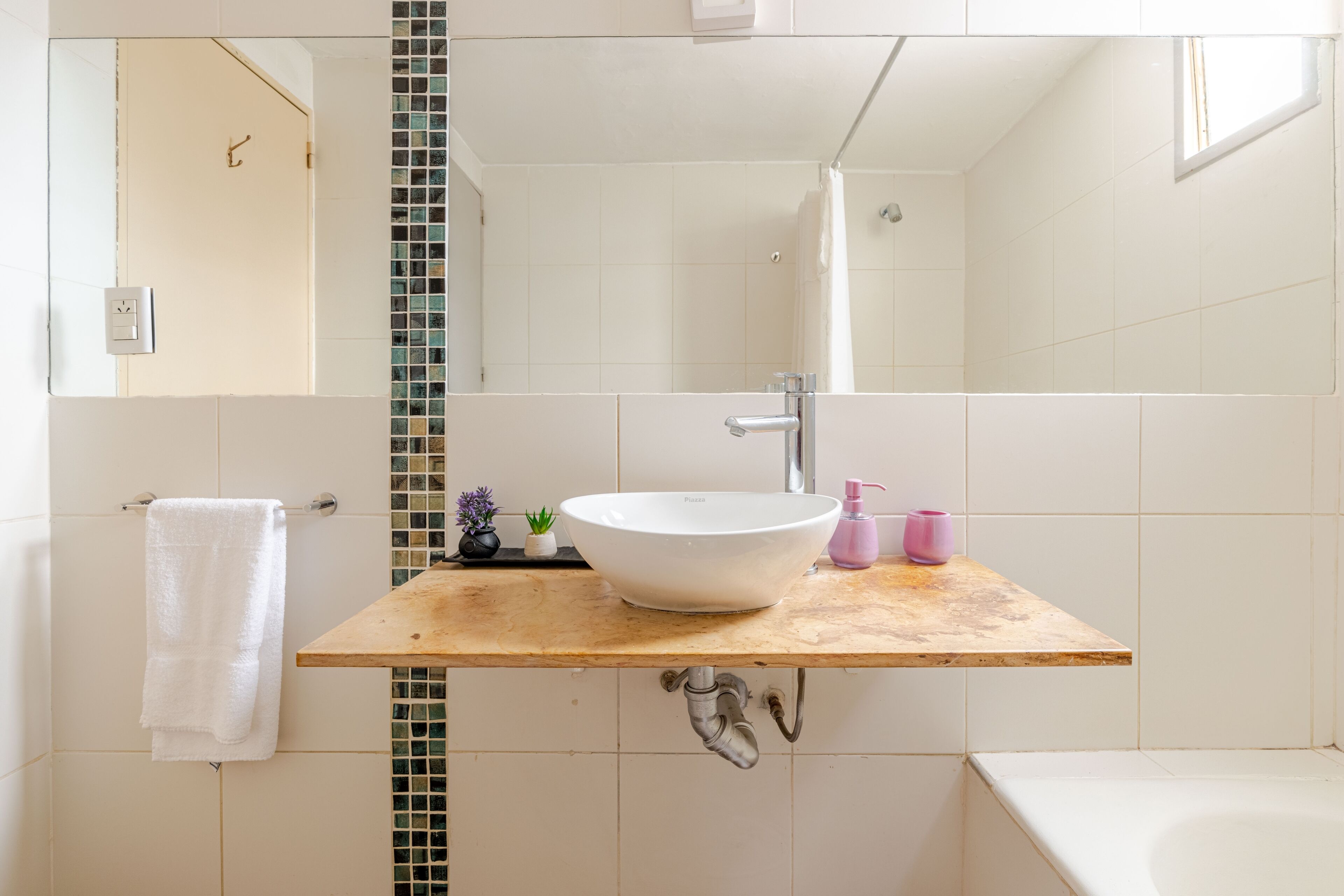 Bidet, serviettes fournies, savon, shampoing