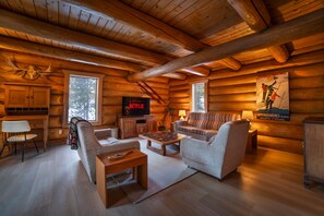 Smart-TV, Kamin, Tischfußball, Stereoanlage