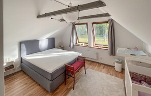 3 bedrooms, travel crib, free WiFi