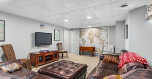 TV, fireplace