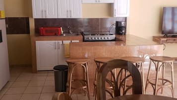 Micro-ondes, four, plaque de cuisson