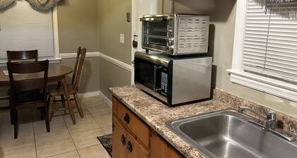 Charming 1-bedroom house with WiFi, AC in pleasant Elmont