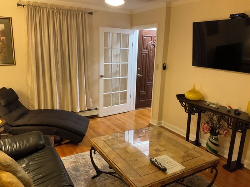 Charming 1-bedroom house with WiFi, AC in pleasant Elmont