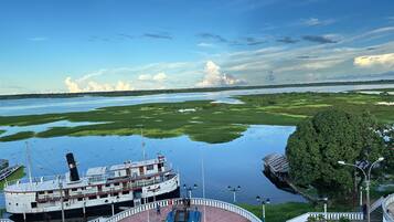Doppelzimmer, Balkon, Flussblick | Terrasse/Patio