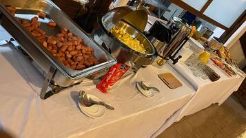 TĂ€gliches inbegriffenes kontinentales FrĂŒhstĂŒck