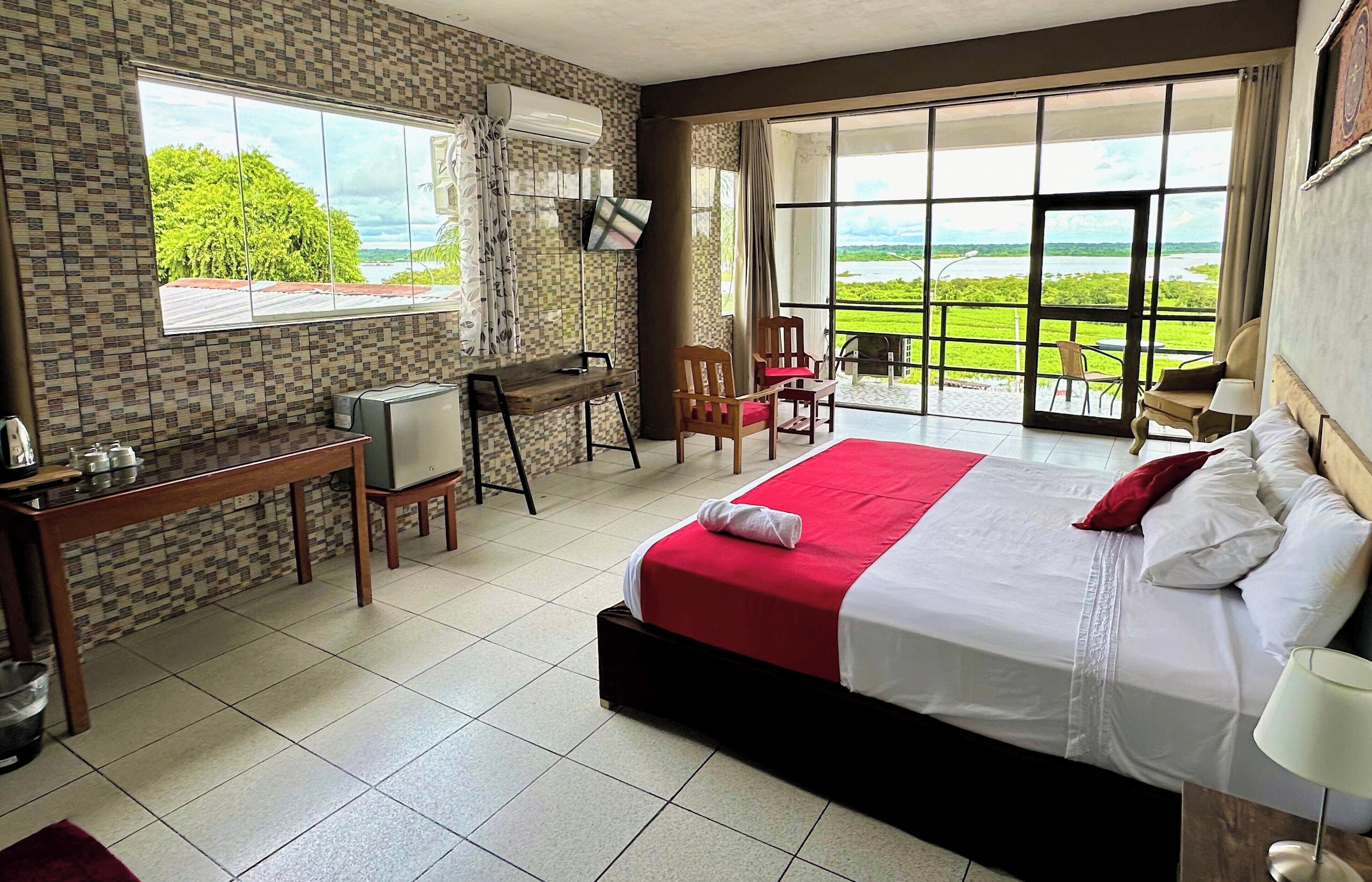 ห้องซูพีเรียดับเบิล, เตียงคิงไซส์ 1 เตียง, ระเบียง, วิวแม่น้ำ | ตู้นิรภัยในห้องพัก, เตารีด/โต๊ะรีดผ้า, Wi-Fi ฟรี