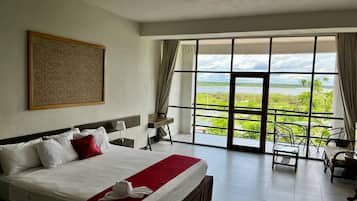 Superior Double Room, 1 King Bed, Balcony, River View | Premium bedding, pillowtop beds, in-room safe, iron/ironing board