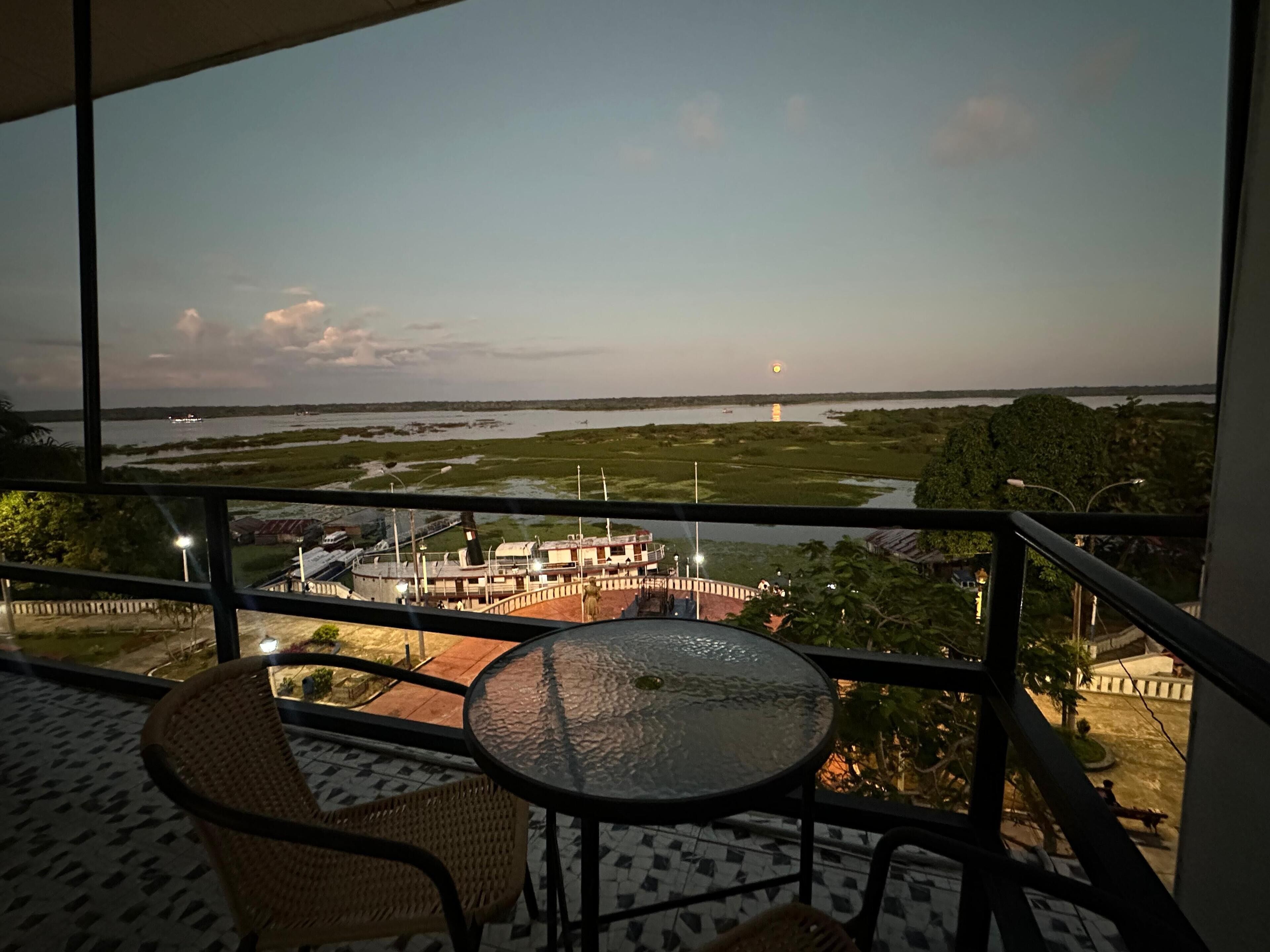 Superior-dobbeltværelse - 1 kingsize-seng - balkon - udsigt til flod | Terrasse/gårdhave