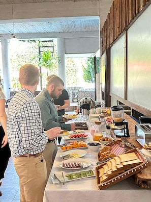 Free daily continental breakfast - La Posada Del Cauchero Hotel & Suites (Iquitos)