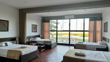 Dreibettzimmer, Flussblick