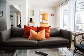 Televisión, chimenea, videojuegos, futbolito