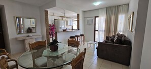 Family Apartment, Partial Sea View | Living area | Flat-screen TV - Sua Casa no Rio Ipanema 2Qts com Garagem (Rio de Janeiro)