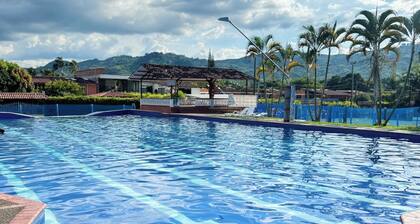 Sunny Oasis: Luxury living- Tennis, sauna,etc
Santagueda