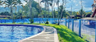 Sunny Oasis: Luxury living- Tennis, sauna,etc 
Santagueda