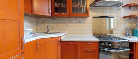 Geladeira, fogão, cooktop