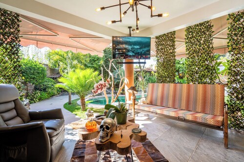 Cozy House with Pool and 3 Bedrooms