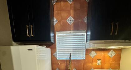 Chic studio with WiFi and AC in superb Cutler Bay