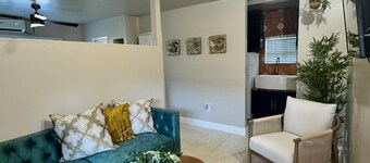 Chic studio with WiFi and AC in superb Cutler Bay