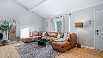 Smart-TV, Kamin, Arbeitsbereiche