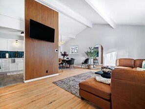 Smart-tv, pejs, kontorer