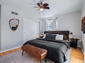 8 bedrooms, iron/ironing board, travel crib, free WiFi - Two Entire Homes W/Hot Tubs and Games Sleeps 20 (Akron)