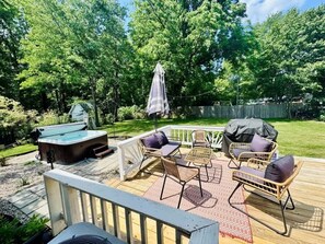 Outdoor spa tub - Two Entire Homes W/Hot Tubs and Games Sleeps 20 (Akron)