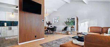 Smart-TV, peis og kontorer