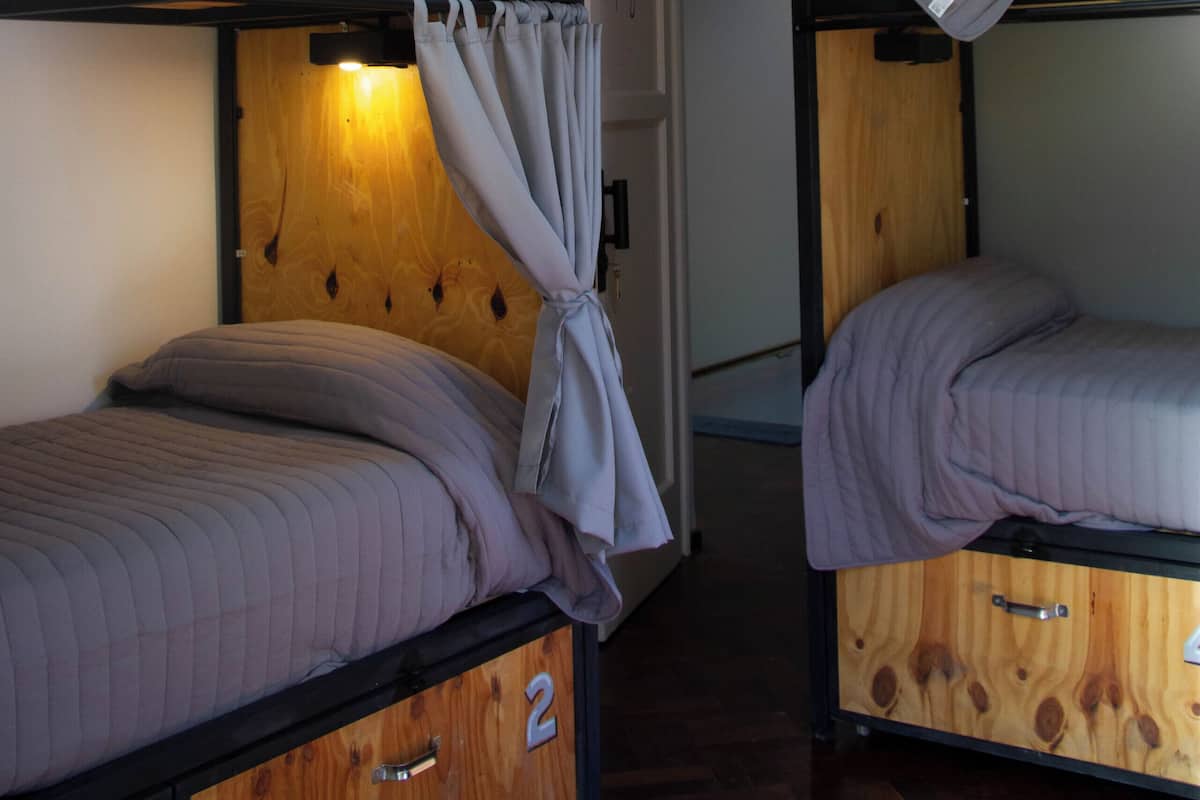 Ropa de cama de alta calidad, wifi gratis y ropa de cama