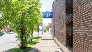 A brick building with a sign for the Admiral Motel.