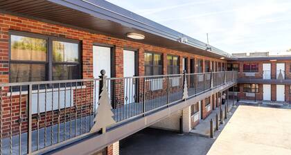 Admiral Motel By Oyo Chicago I-94