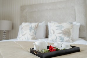 4 bedrooms, desk, iron/ironing board, WiFi