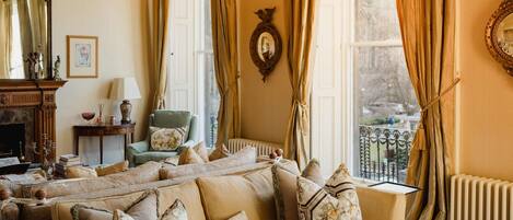 TV, DVD player, offices