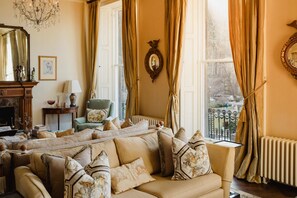TV, DVD player, offices - Prestigious City Centre Private Entrance House (Edinburgh)