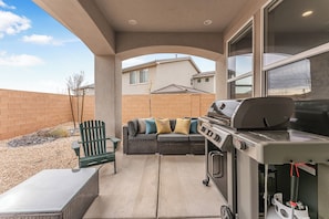 Terrace/patio - Desert Rose Hideaway: Community Waterslide + Lazy River (Washington)