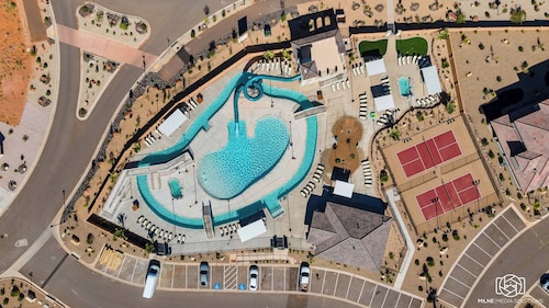 Desert Rose Hideaway: Community Waterslide + Lazy River