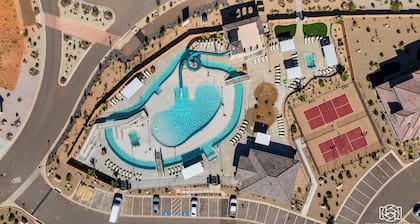 Desert Rose Hideaway: Community Waterslide + Lazy River