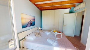 1 bedroom, in-room safe, iron/ironing board, free WiFi