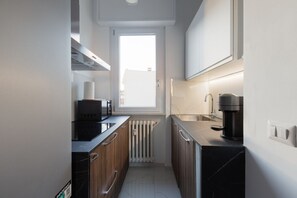 Fridge, stovetop, dishwasher, electric kettle