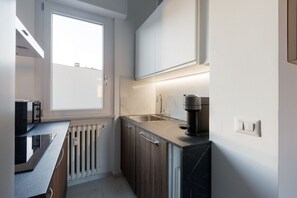 Fridge, stovetop, dishwasher, electric kettle - GuestHost - Bright and comfortable 45m2 apartment, able to accommodate up to 2 people, located on the sixth and top floor of a building with lift up to the fourth (last two floors to be reached on foot).The accommodation is located in the Città-Studi ar (Milano)