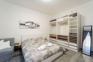 1 bedroom, iron/ironing board, WiFi, bed sheets - GuestHost - St. James District Modern Apartment (Trieste)