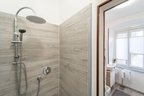 Shower, hair dryer, bidet, towels - GuestHost - St. James District Modern Apartment (Trieste)