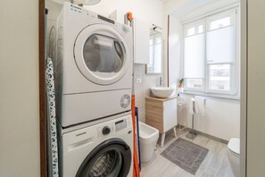 Shower, hair dryer, bidet, towels