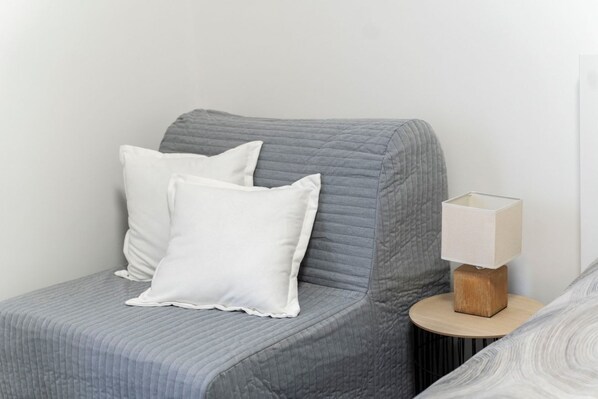 1 habitación, tabla de planchar con plancha, wifi y ropa de cama