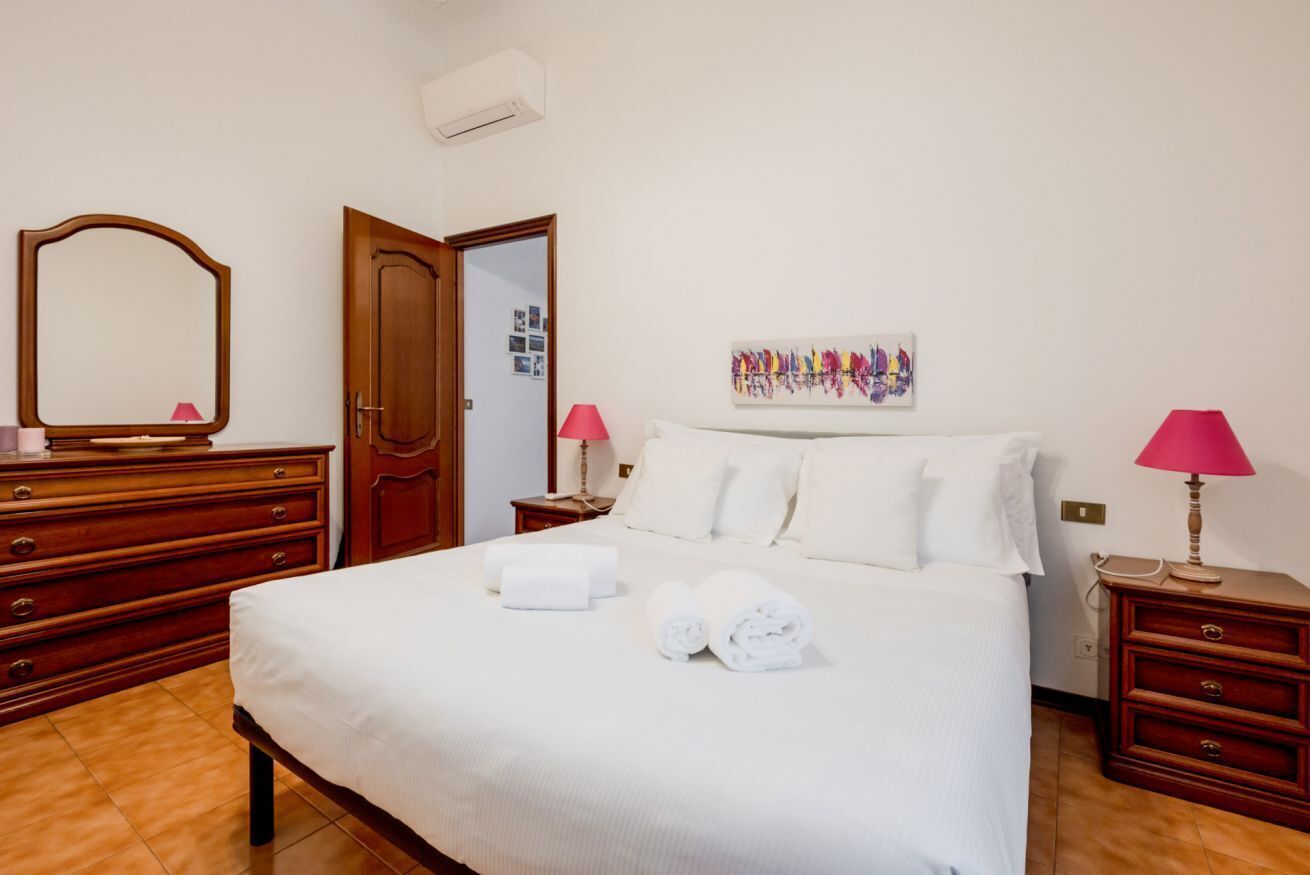 2 bedrooms, iron/ironing board, WiFi