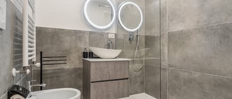 Douche, bidet