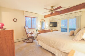 2 soverom, strykejern/-brett, reiseseng for barn og internettilgang