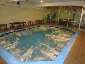 Interior - Official Seasons RMC Condo - 2 Bedroom - sleeps 6 - No Fees (Bartlett)