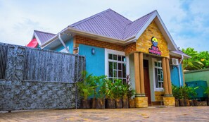 Fachada de la propiedad